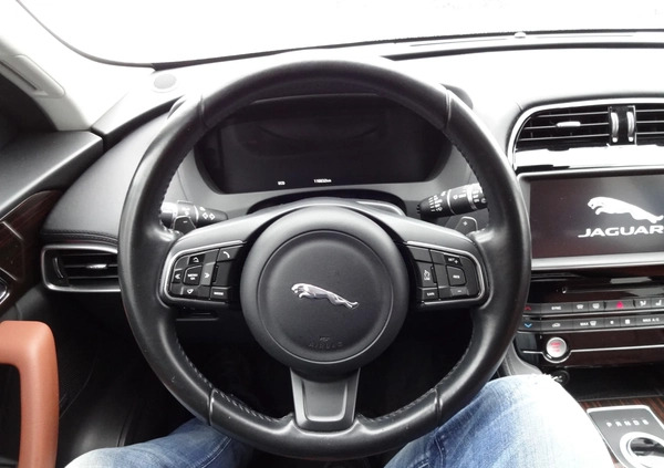 Jaguar F-Pace cena 136900 przebieg: 109000, rok produkcji 2016 z Białystok małe 191